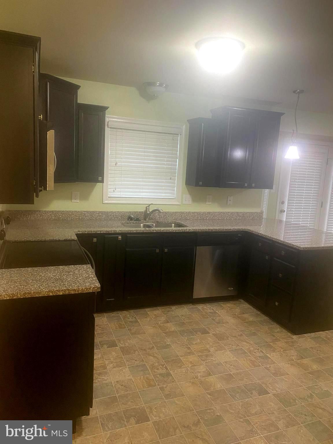 BENTWOOD ESTATES - Residential Lease