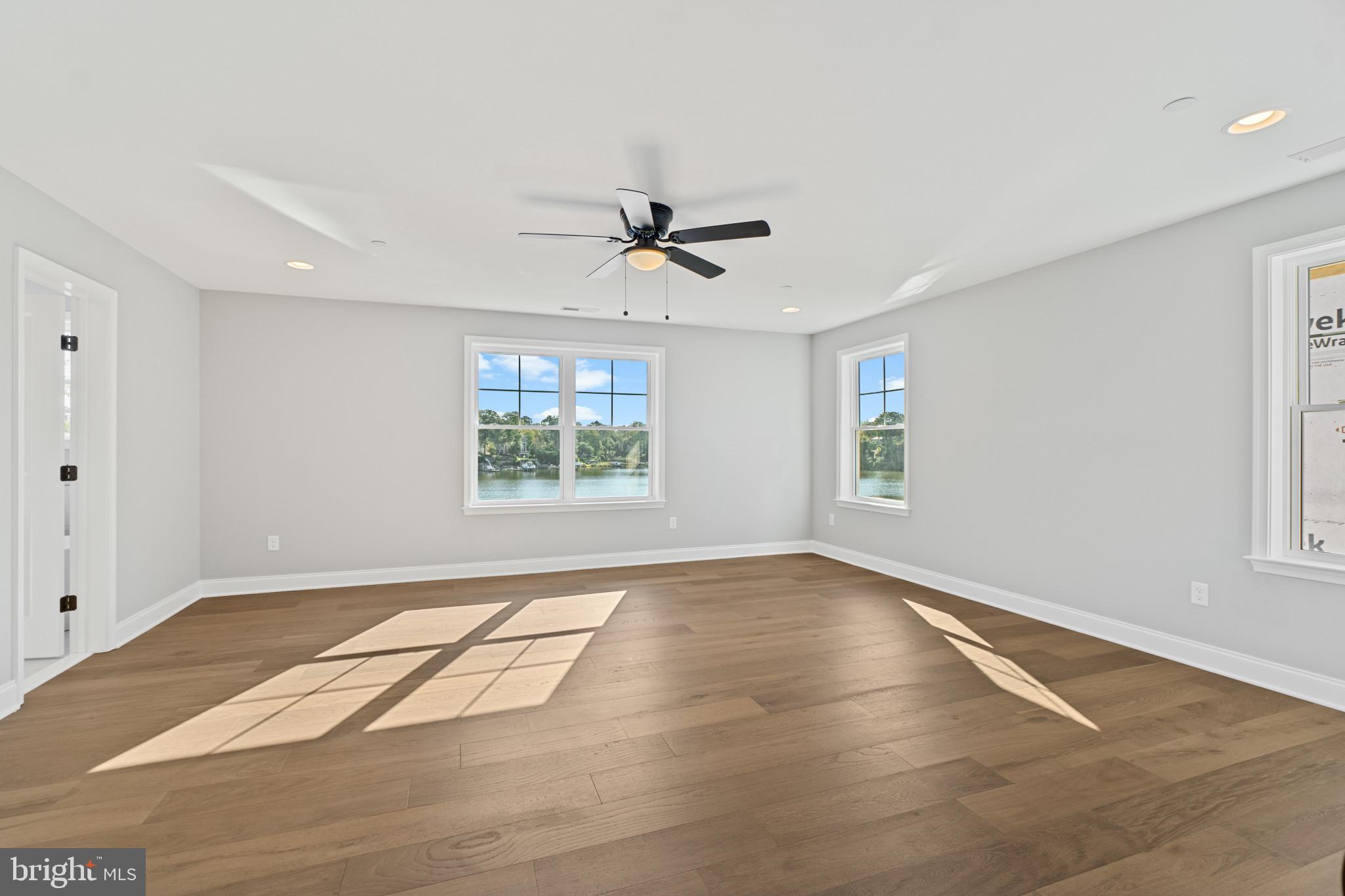 SILVER SANDS - Residential