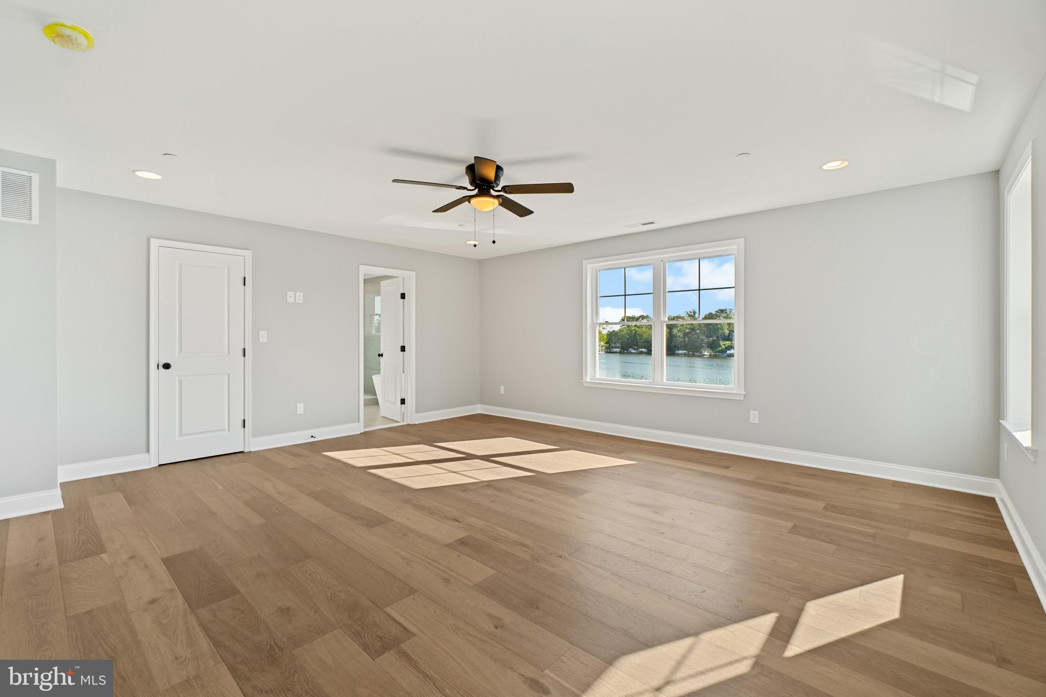 SILVER SANDS - Residential