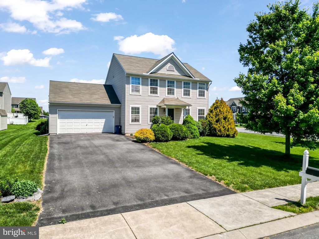 Photo of 299 Robin Dale Drive, LEOLA, PA 17540 (MLS # PALA2089512)