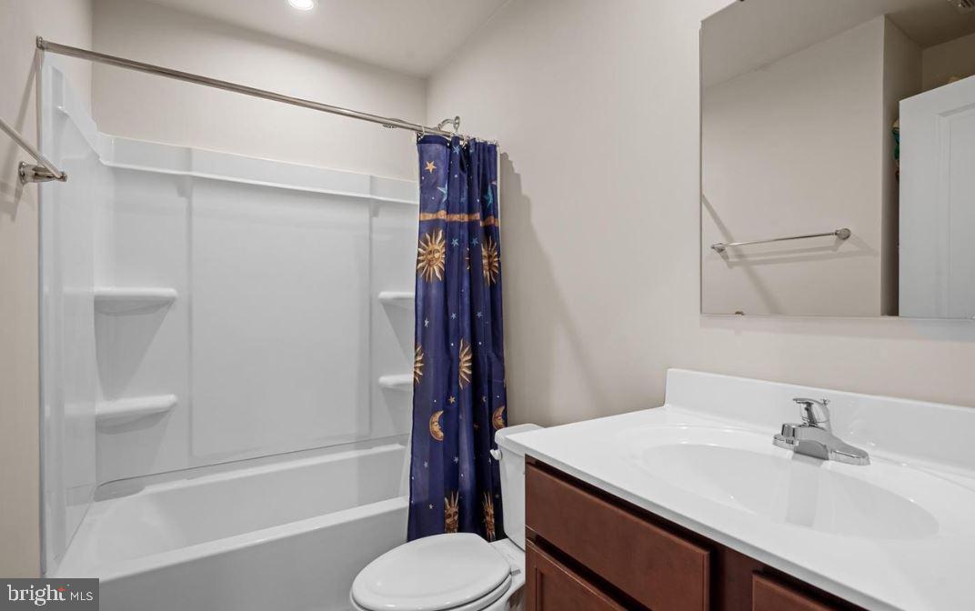 LAKESIDE - Residential Lease