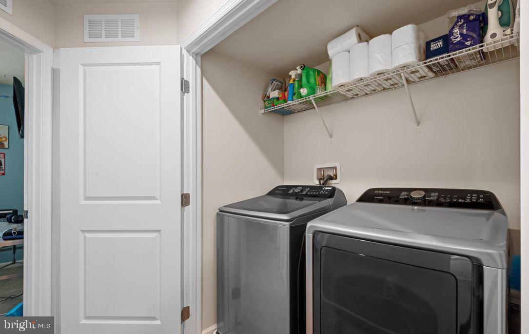 LAKESIDE - Residential Lease