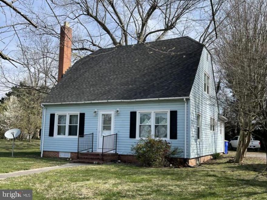 3 bed 1 bath rental with basement. 600 Credit Score minimum, Pets on a "case-by case" scenario, No smokers, application, current pay stubs, and full credit reports required for all adults. Applications to be fill out on RentSpree, owner will contact for additional docs. Owner will not allow any showings until application is approved.