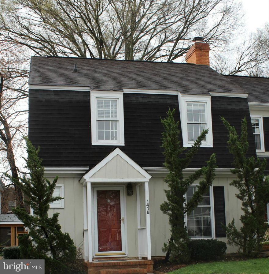 Beautiful 2 bedroom/1.5 bath town home near the heart of downtown Fredericksburg.  Very well maintained, updated throughout, new carpet, paint and much more!  Ready for move-in.  Tennis courts and basketball court right across the street. No pets. Washer/dryer hook up only.