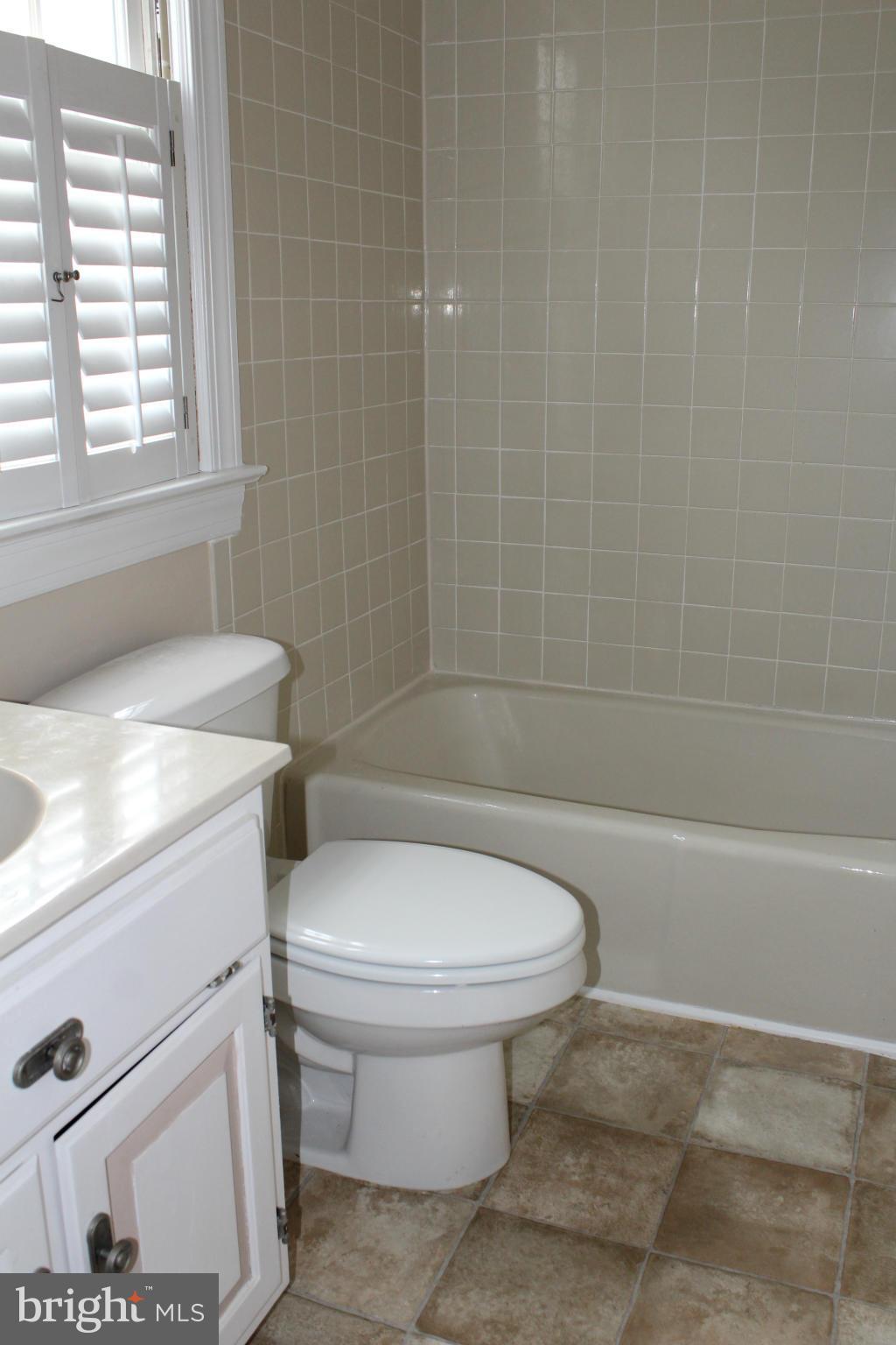 CLUSTERS OF KENMORE - Residential Lease