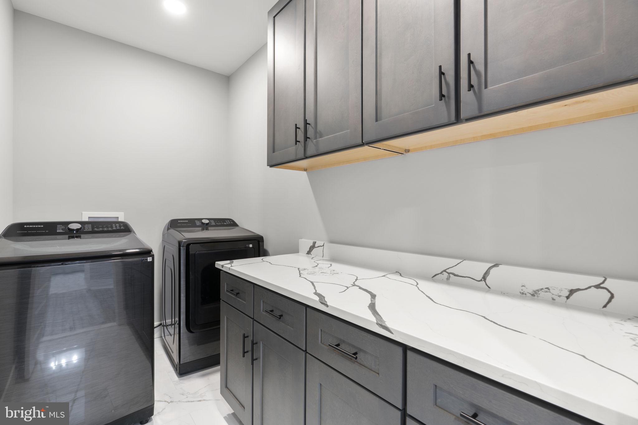 WOODLAND BEACH - Residential