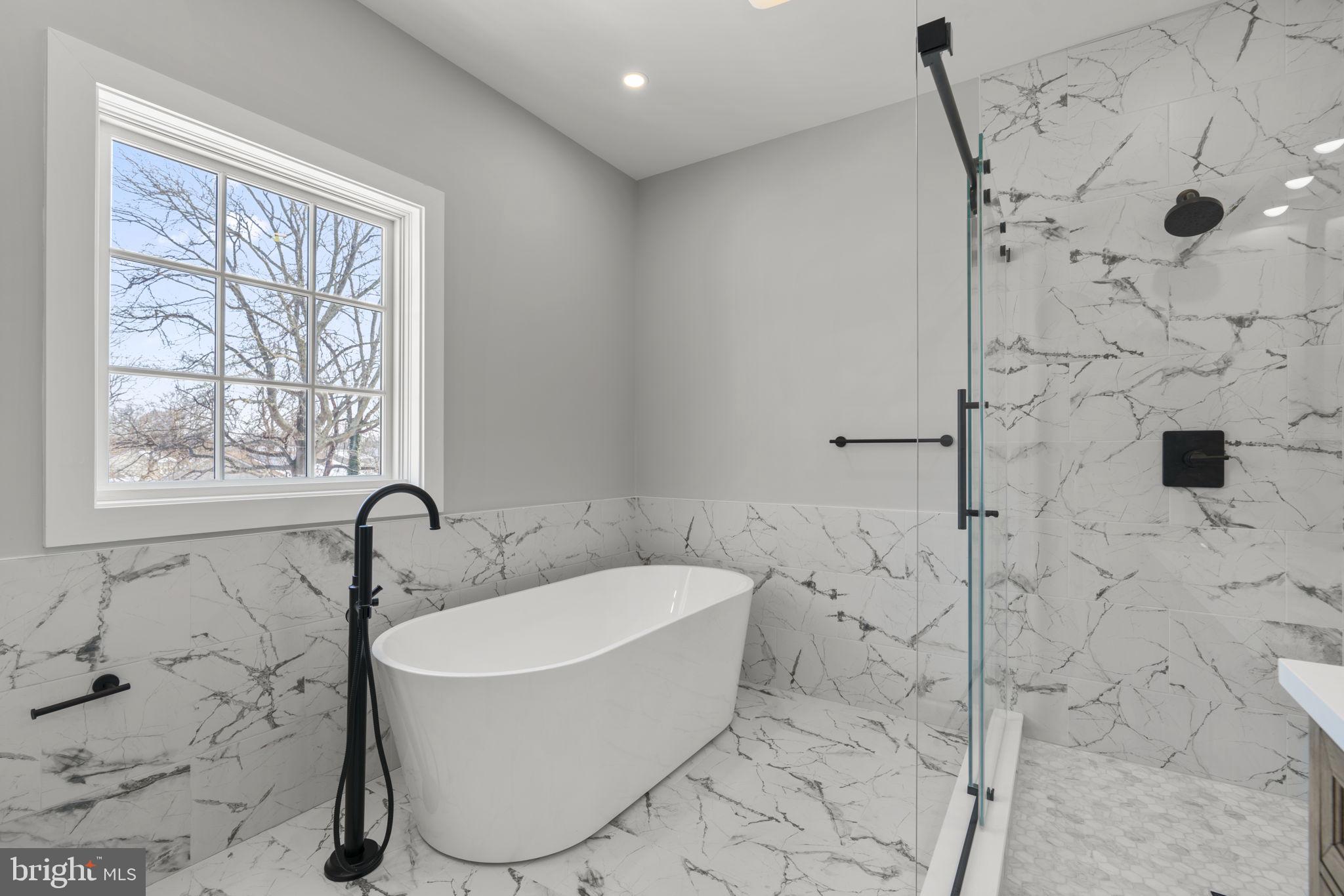 WOODLAND BEACH - Residential