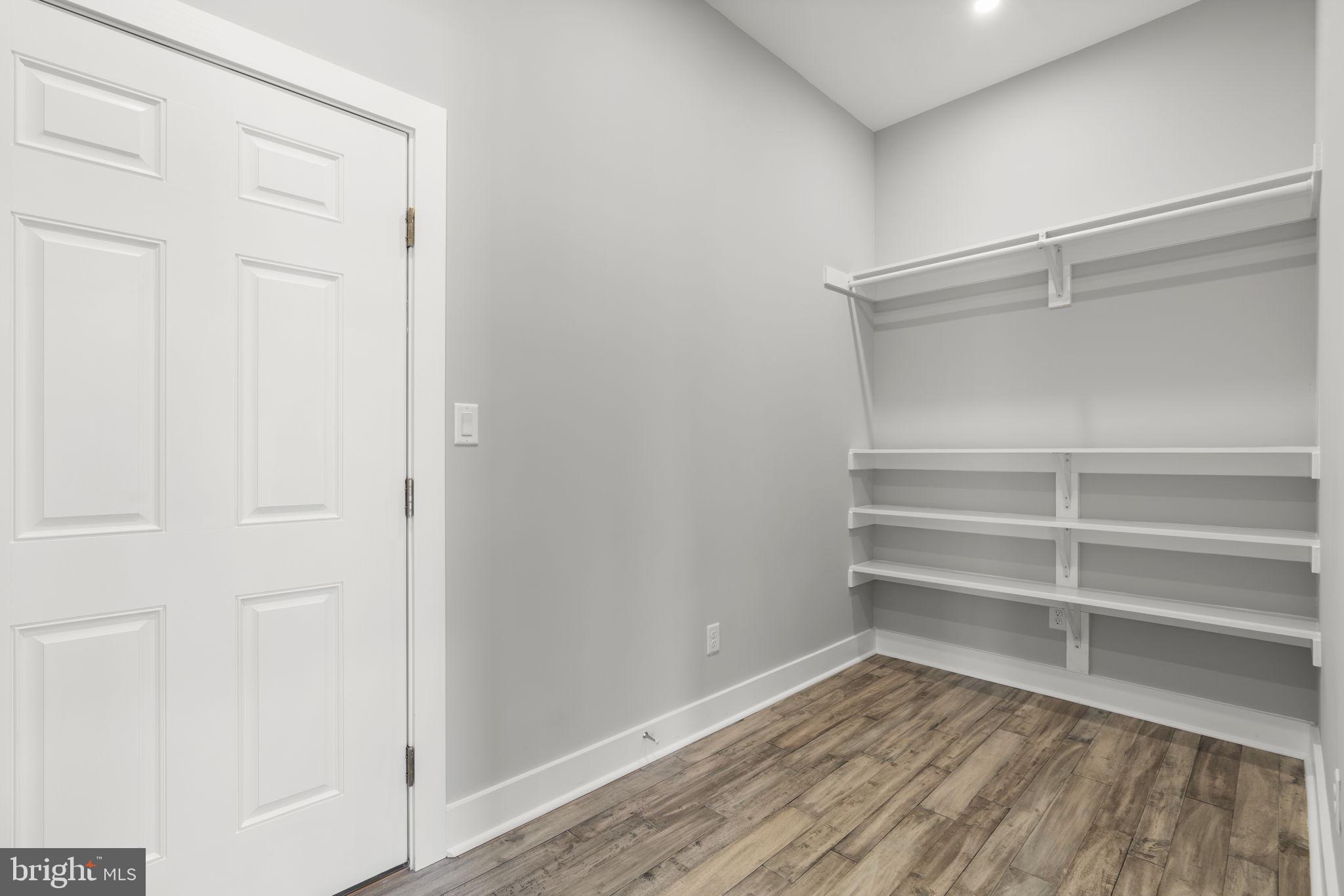 WOODLAND BEACH - Residential