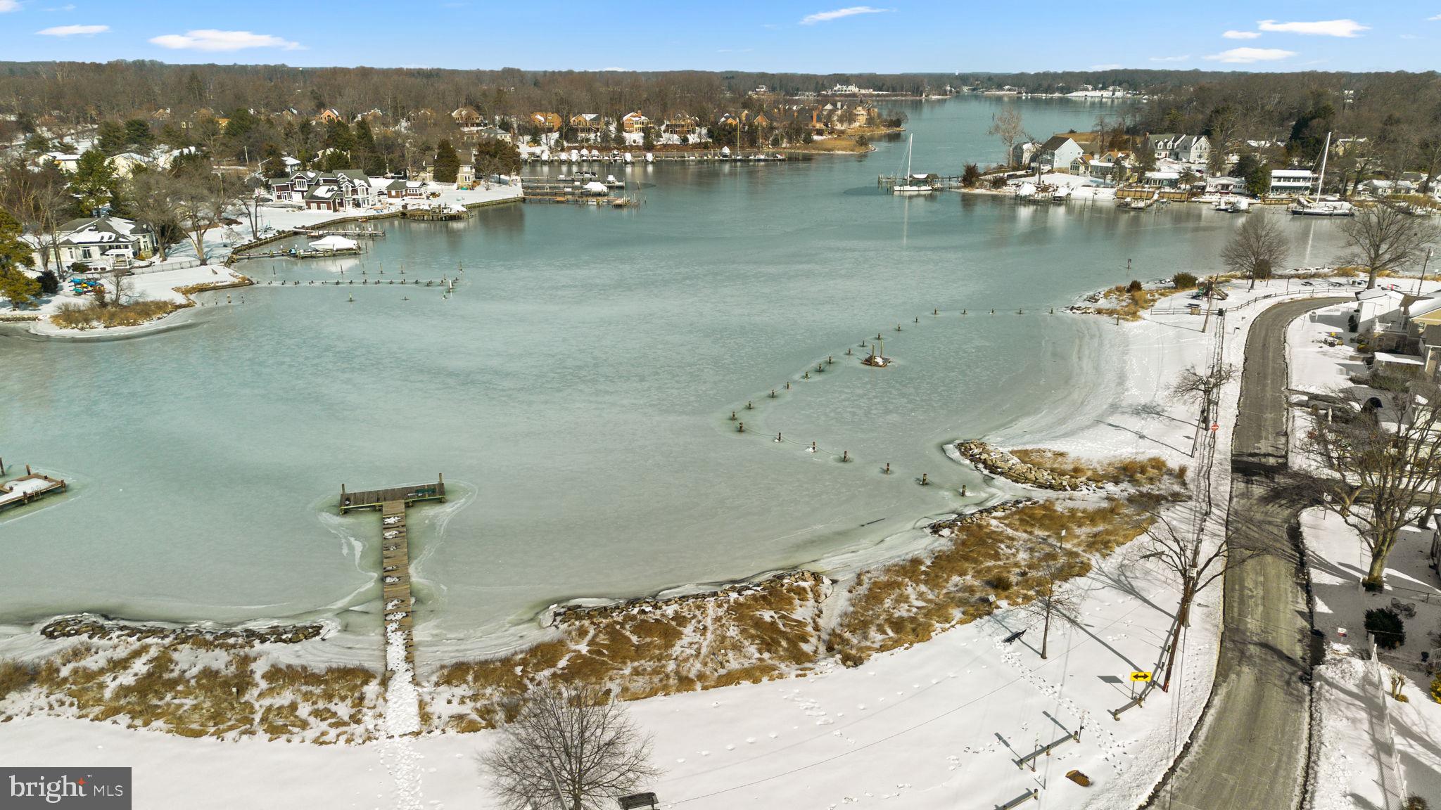 WOODLAND BEACH - Residential