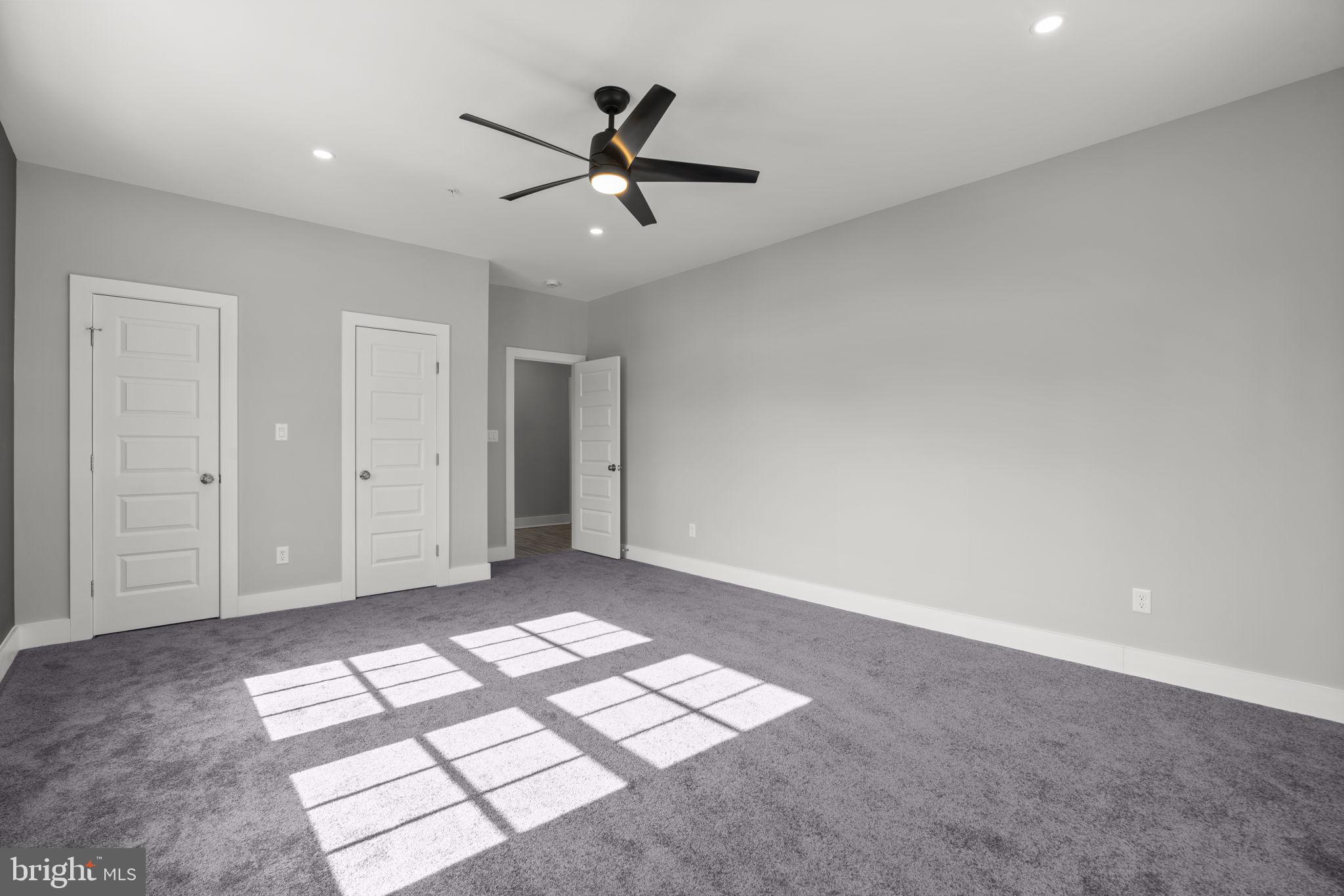 WOODLAND BEACH - Residential