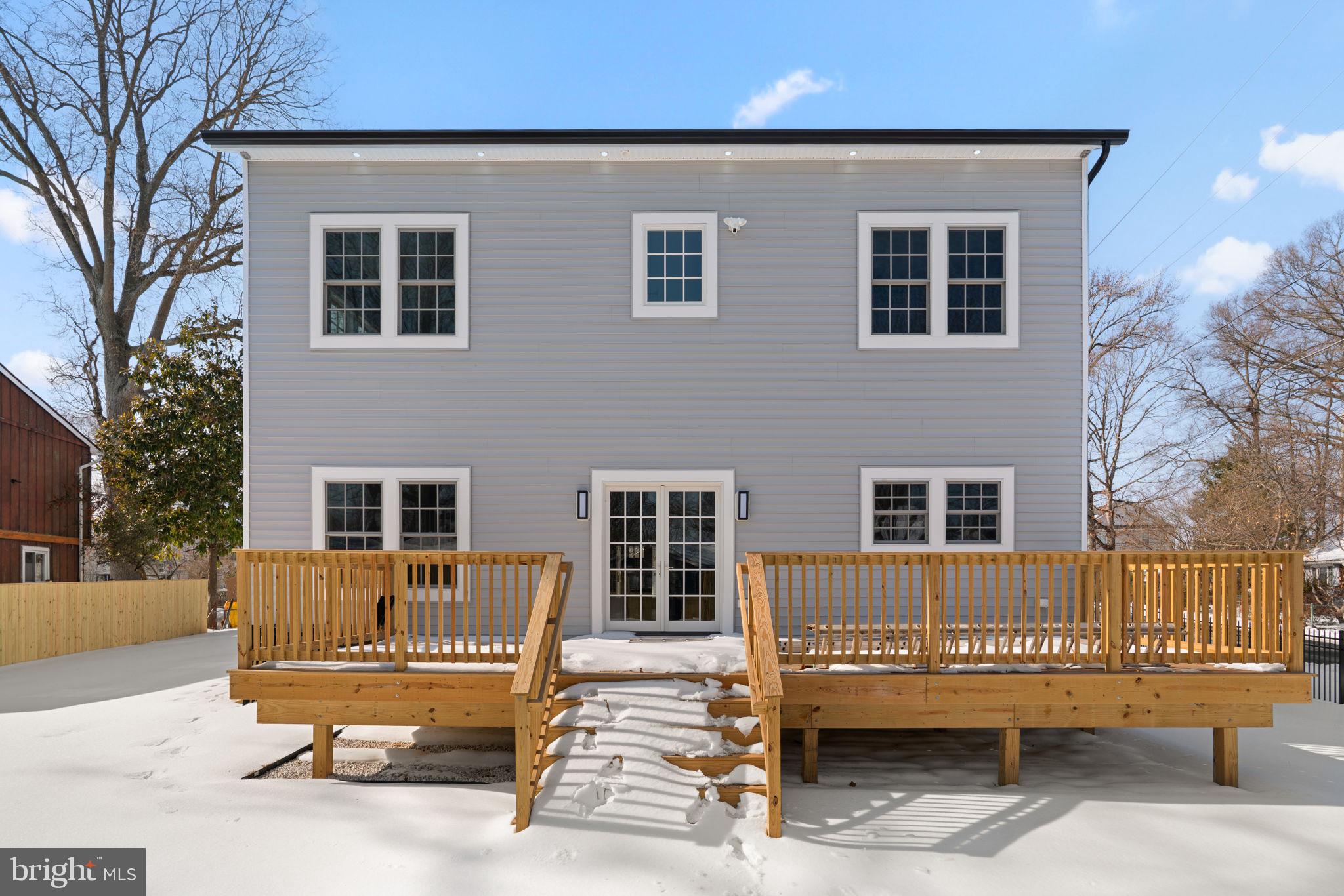 WOODLAND BEACH - Residential