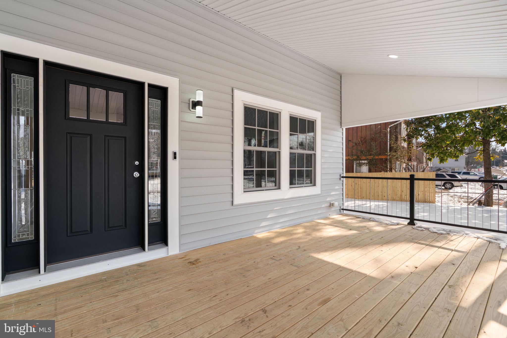 WOODLAND BEACH - Residential