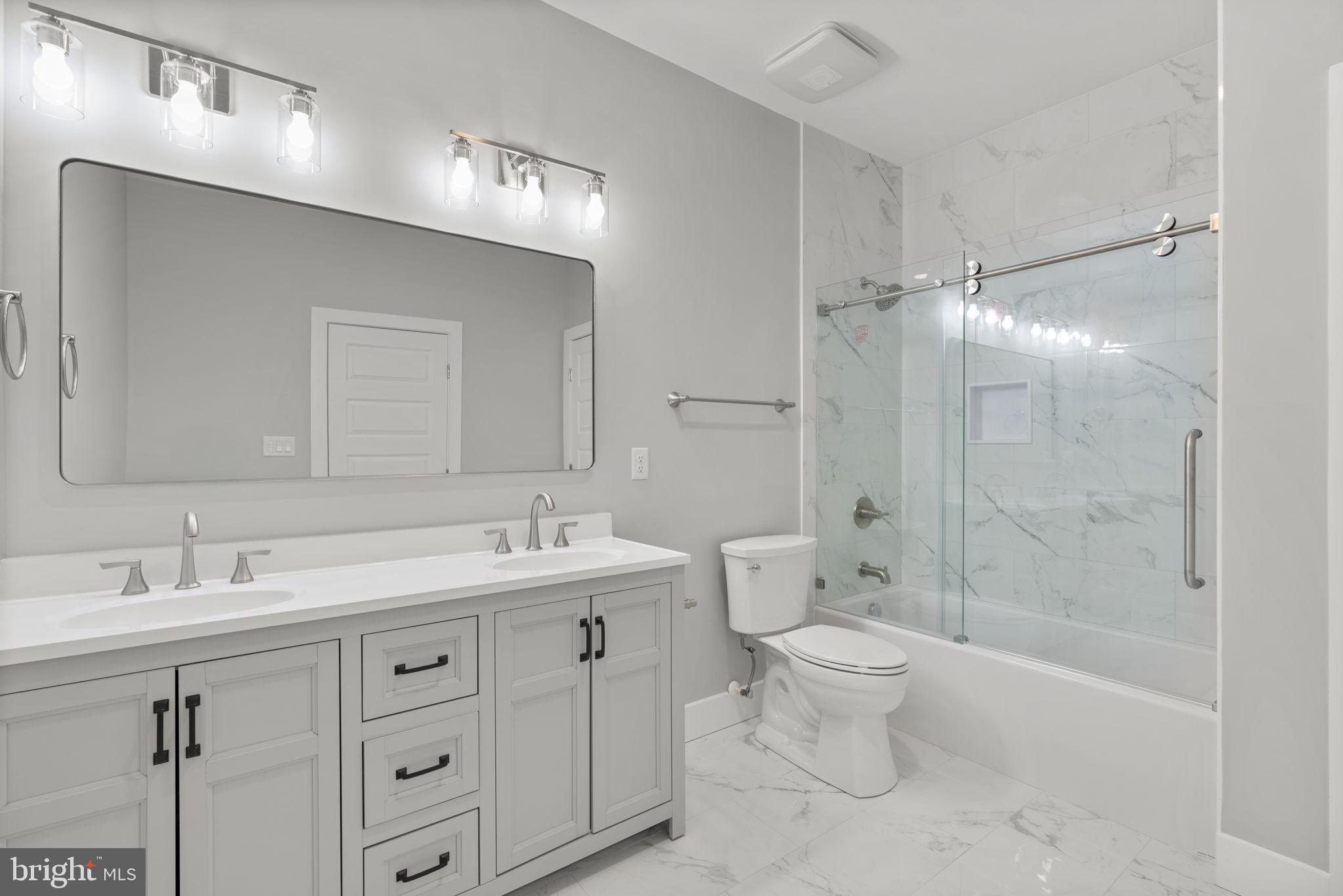 WOODLAND BEACH - Residential