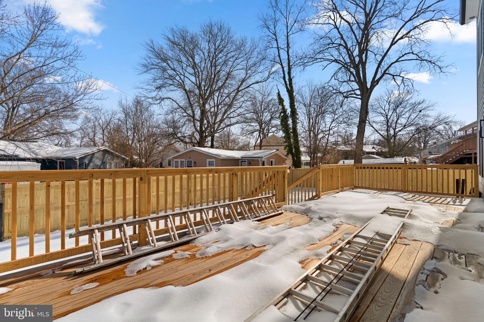 WOODLAND BEACH - Residential