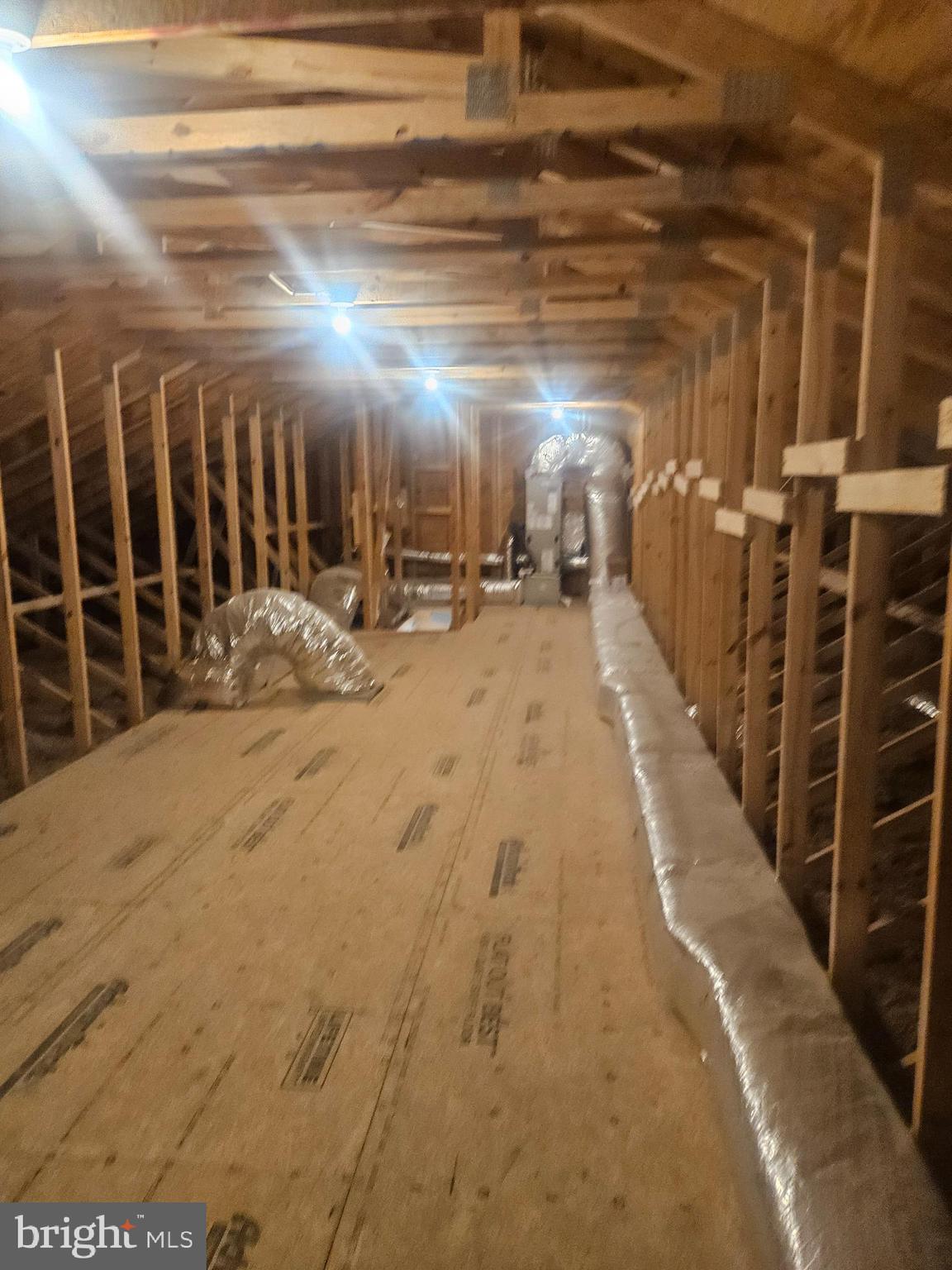 WOODLAND BEACH - Residential