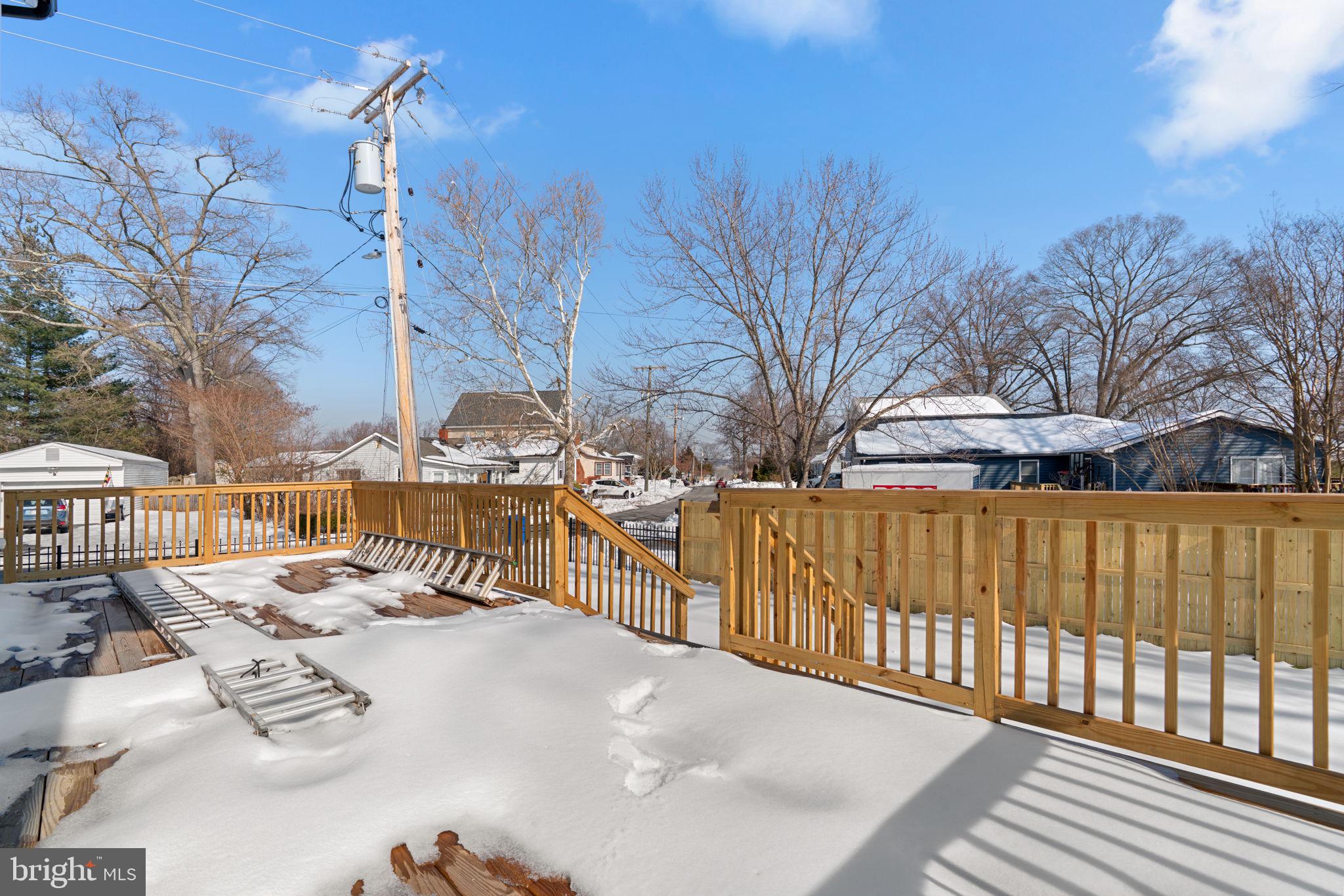 WOODLAND BEACH - Residential