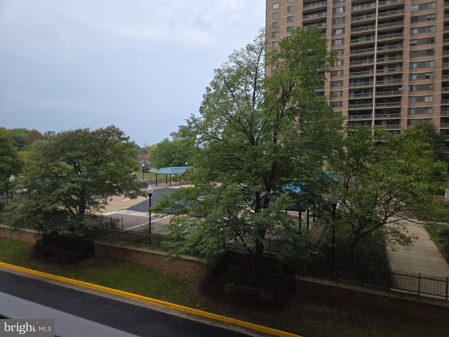 Beautiful 2BD 1.5 baths. Come enjoy this beautiful unit with lots of amenities in the community. 
Freshly painted and ready for immediate move in.