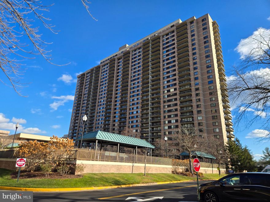 Beautiful 2BD 1.5 baths. Come enjoy this beautiful unit with lots of amenities in the community. 
Freshly painted and ready for immediate move in.