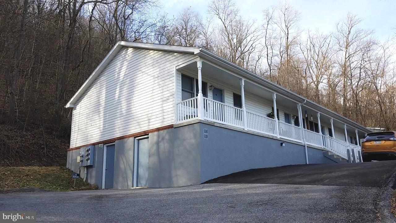 End unit, front porch, paved parking, NO PETS. NO SMOKING . 1Bedroom apartment. Owner pays Water, Sewer, Trash. Laundry room with paid machine for your use. $650.00 mthly. Not many nice ones on the market to rent at this time. Come take a look.