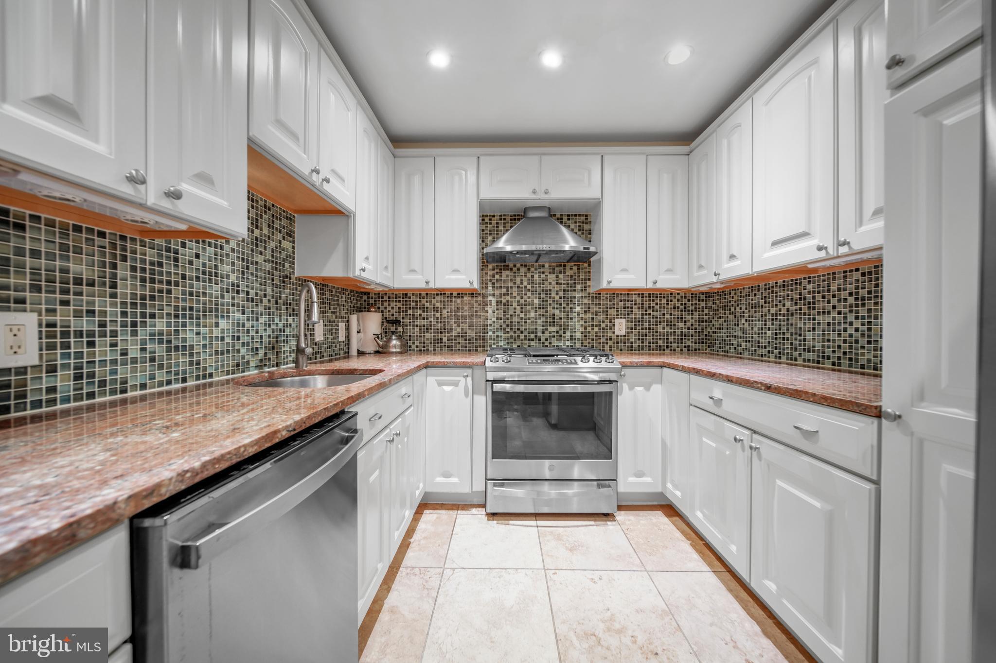 THE KENWOOD - Residential