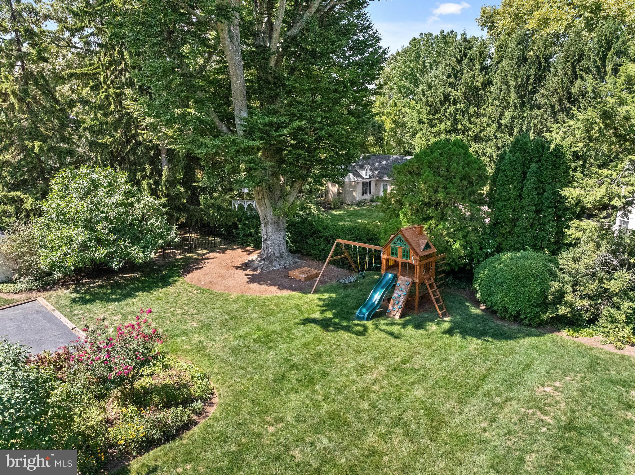 GREYTHORNE WOODS - Residential