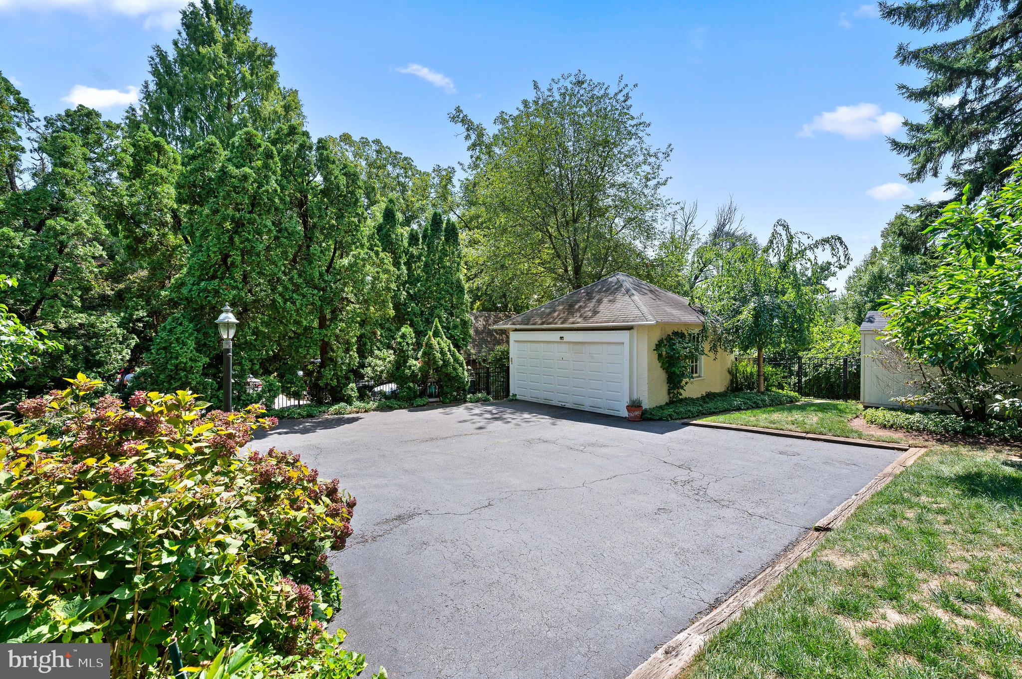 GREYTHORNE WOODS - Residential