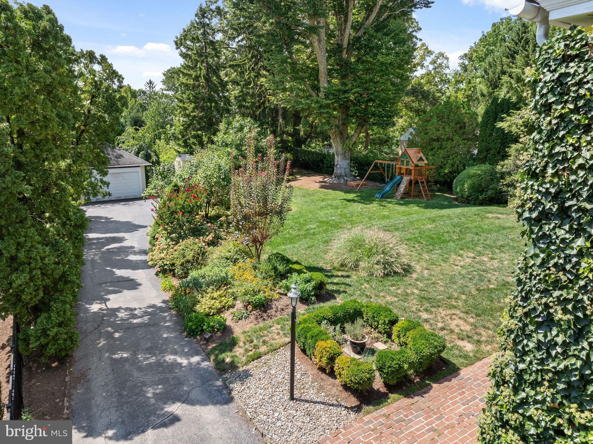 GREYTHORNE WOODS - Residential