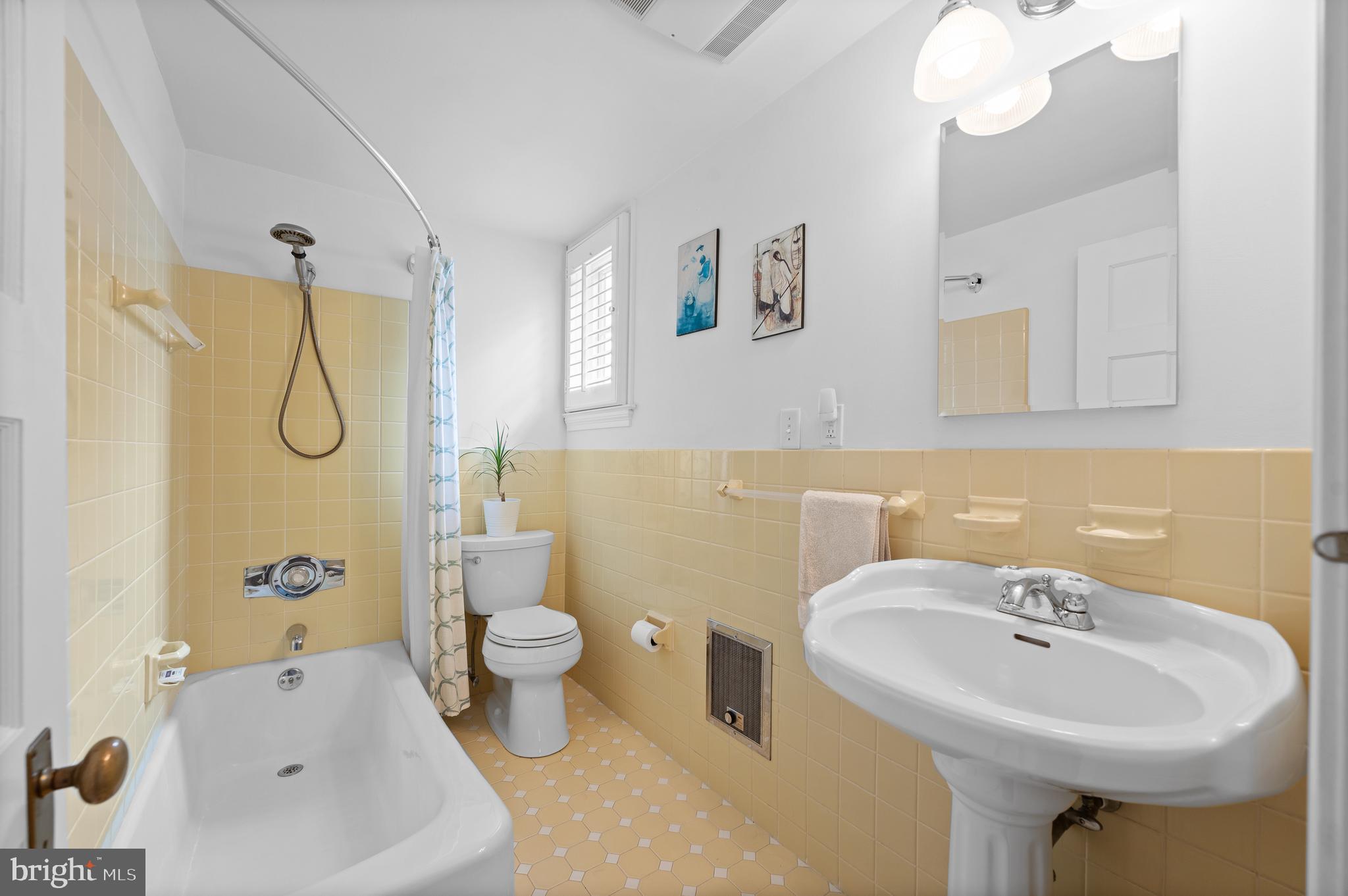 GREYTHORNE WOODS - Residential