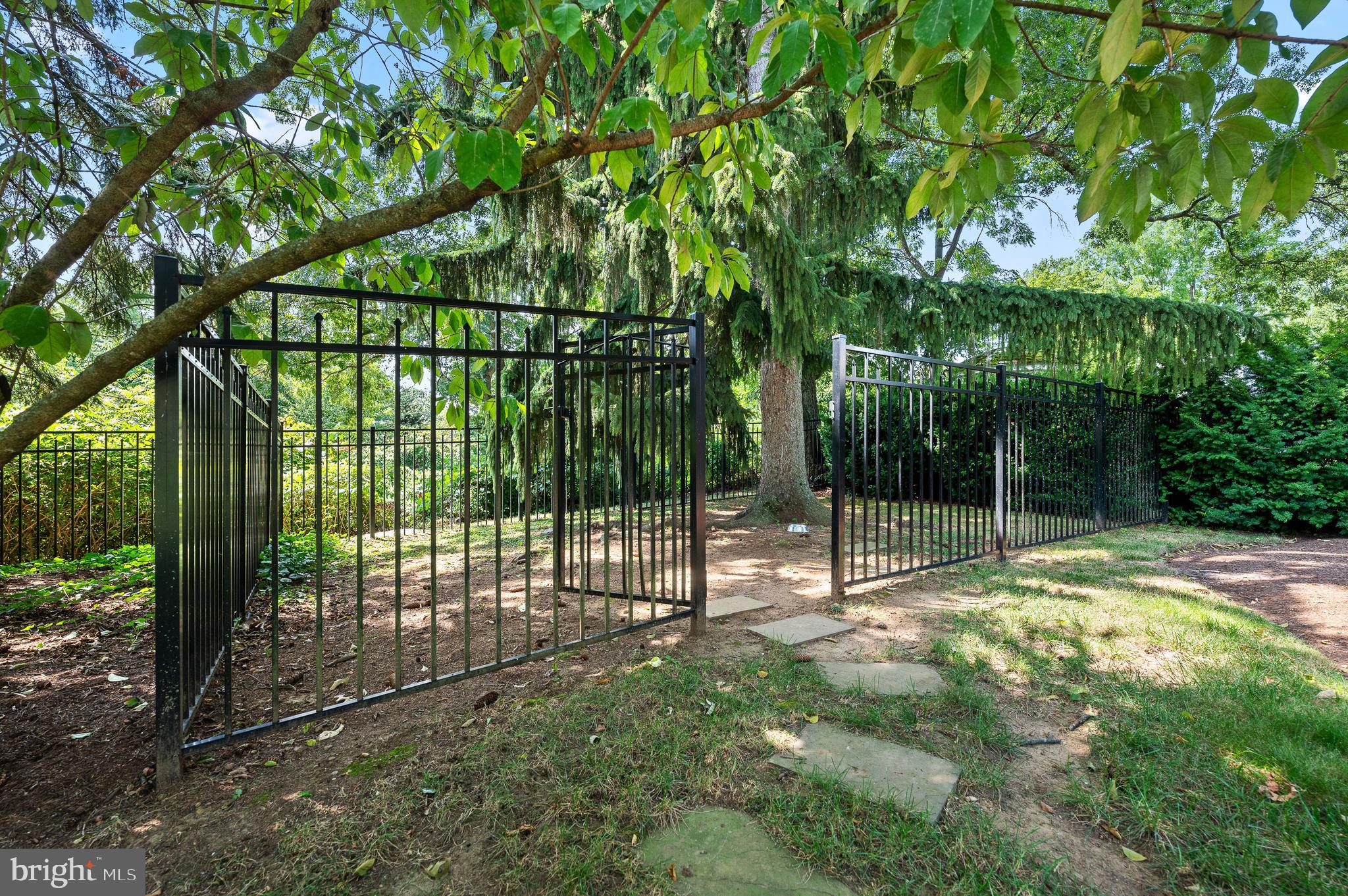 GREYTHORNE WOODS - Residential