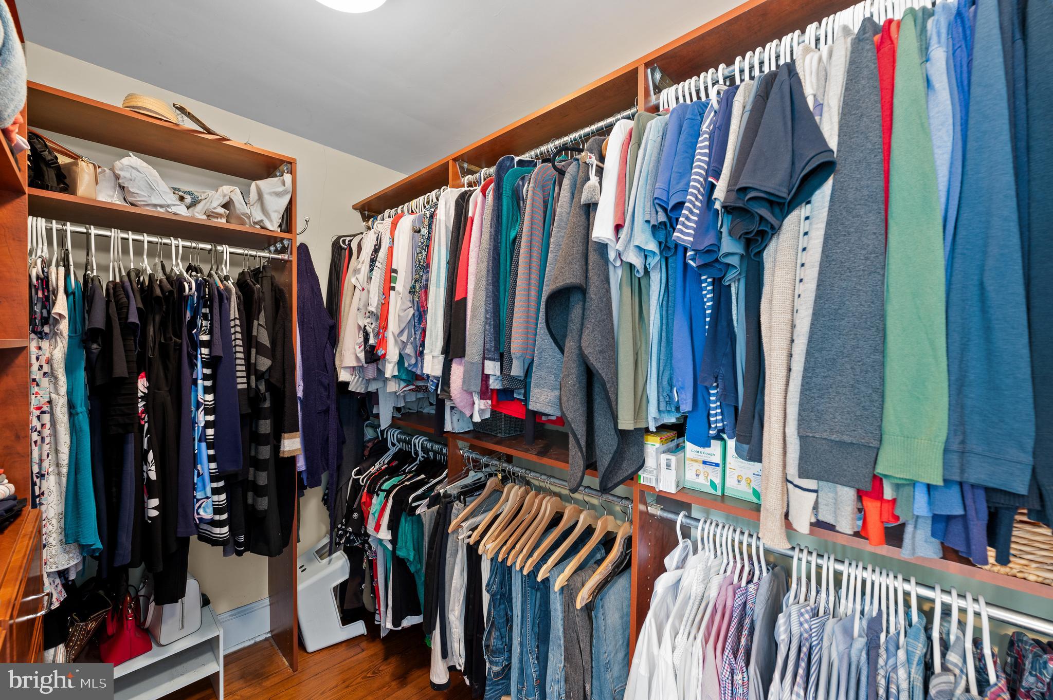 GREYTHORNE WOODS - Residential