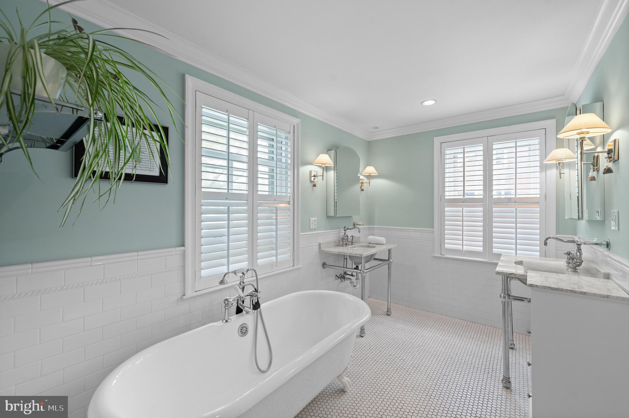 GREYTHORNE WOODS - Residential