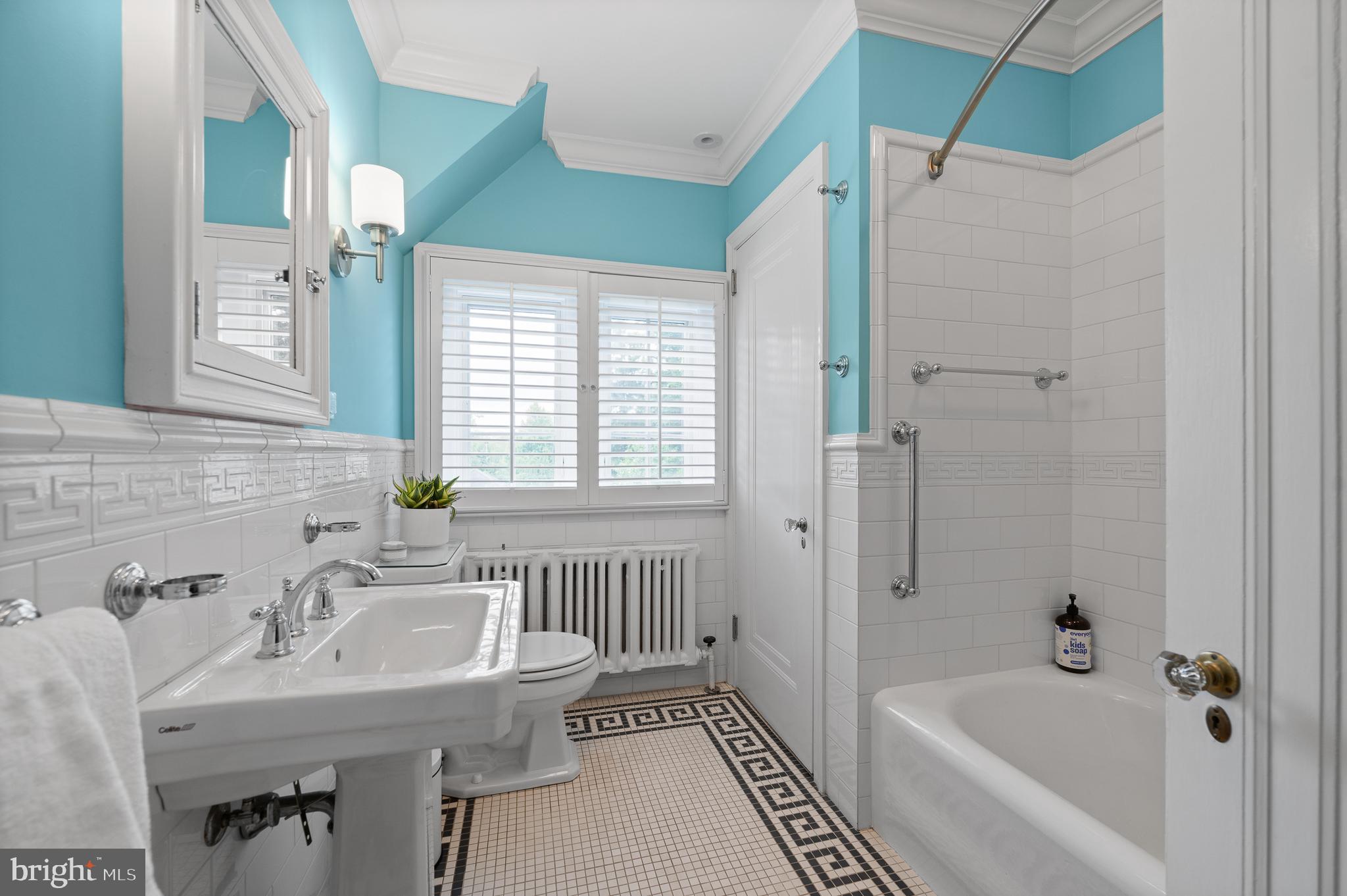 GREYTHORNE WOODS - Residential