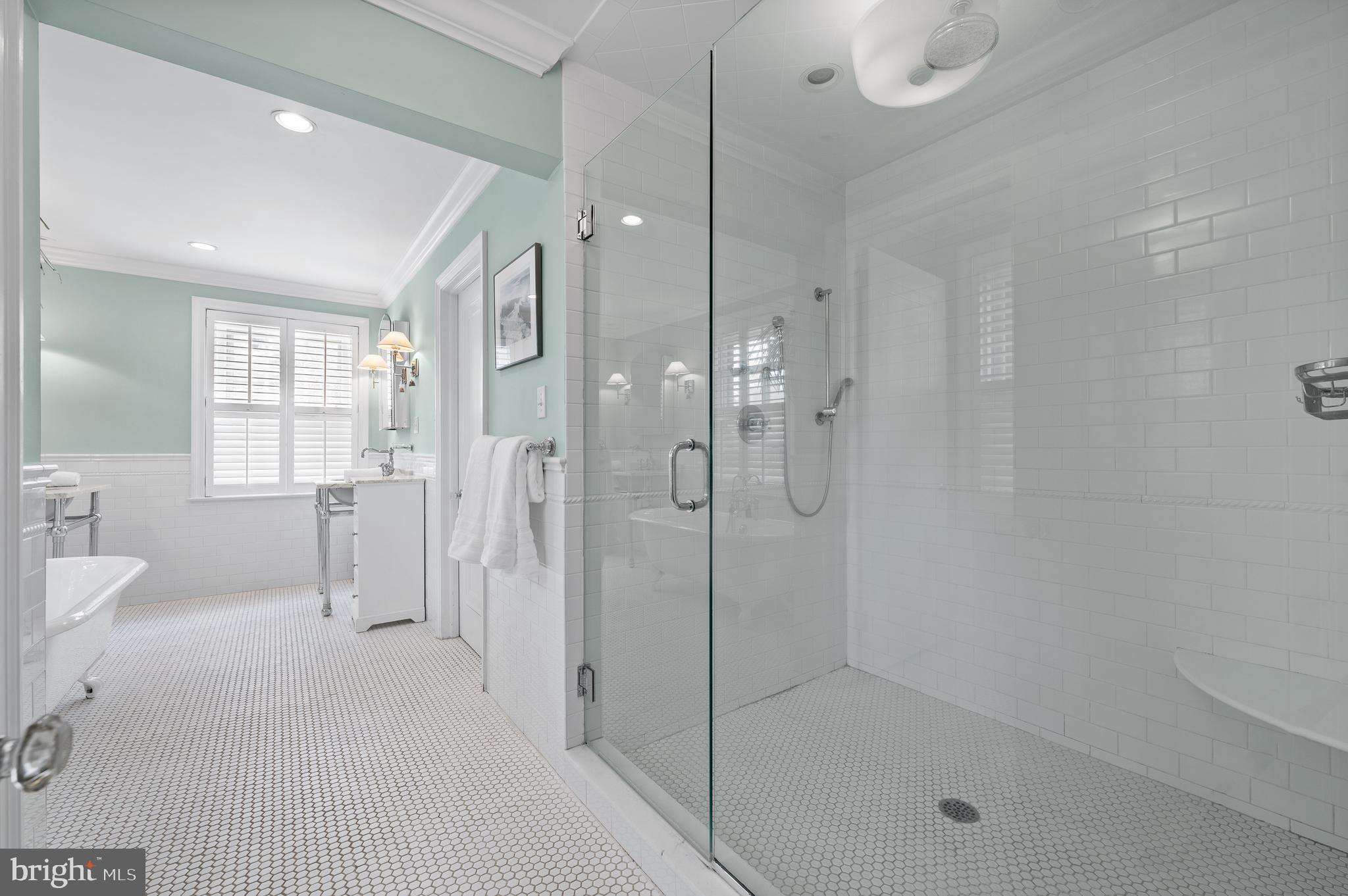 GREYTHORNE WOODS - Residential