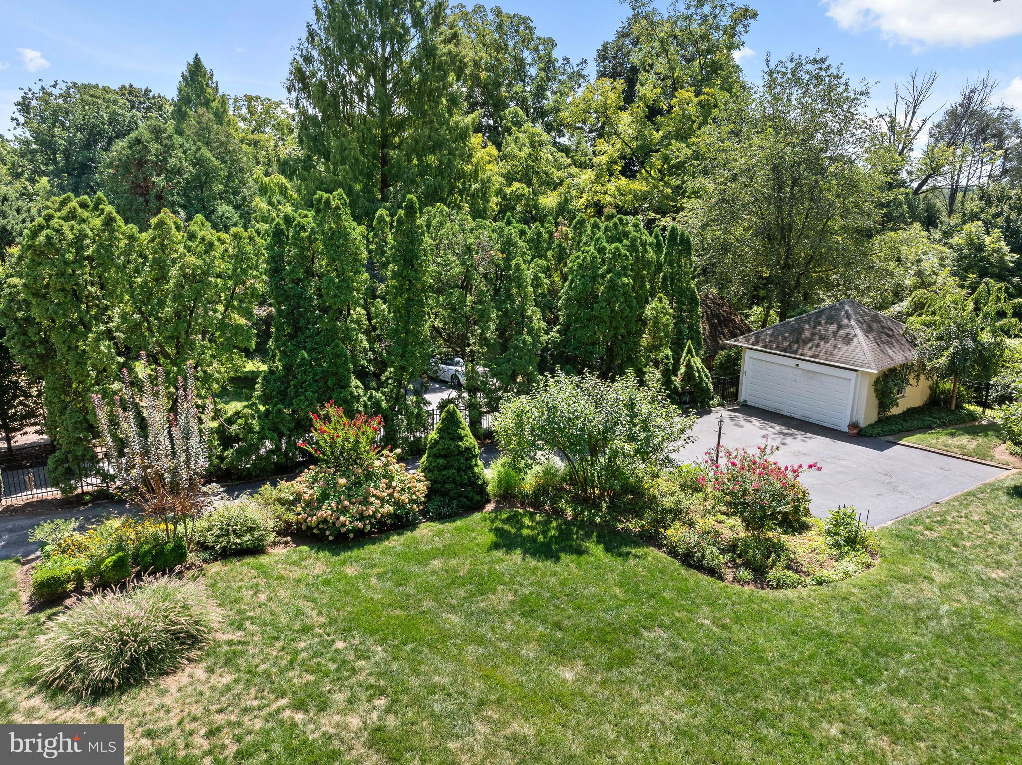 GREYTHORNE WOODS - Residential