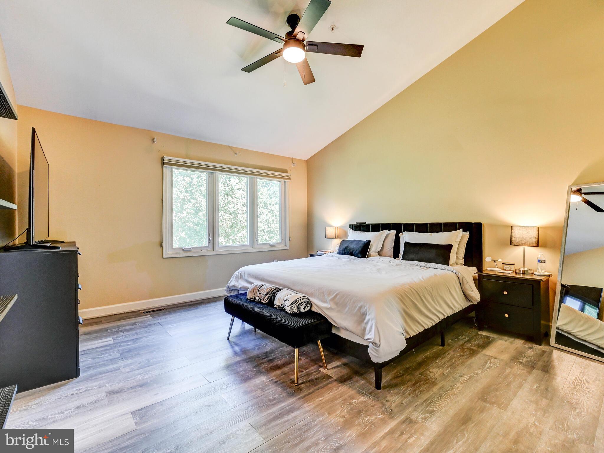 SUMMIT CHASE - Residential