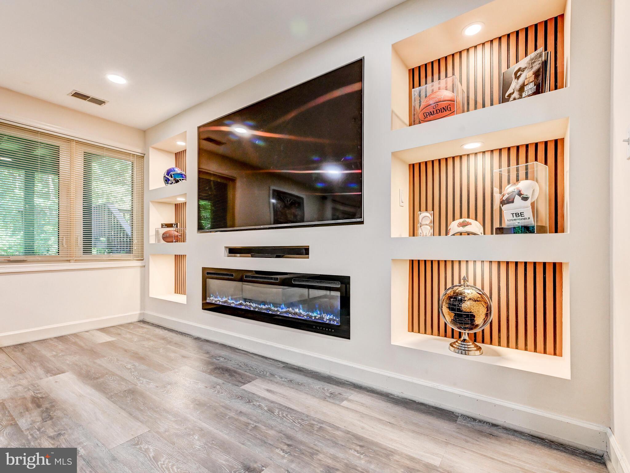 SUMMIT CHASE - Residential