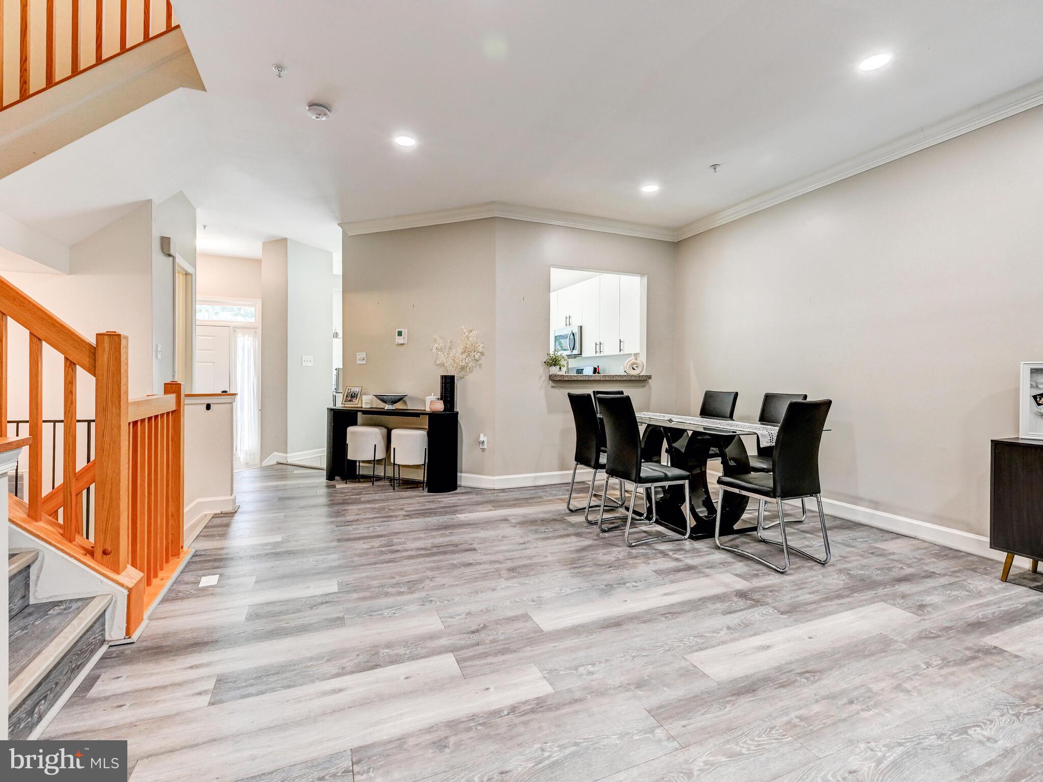 SUMMIT CHASE - Residential