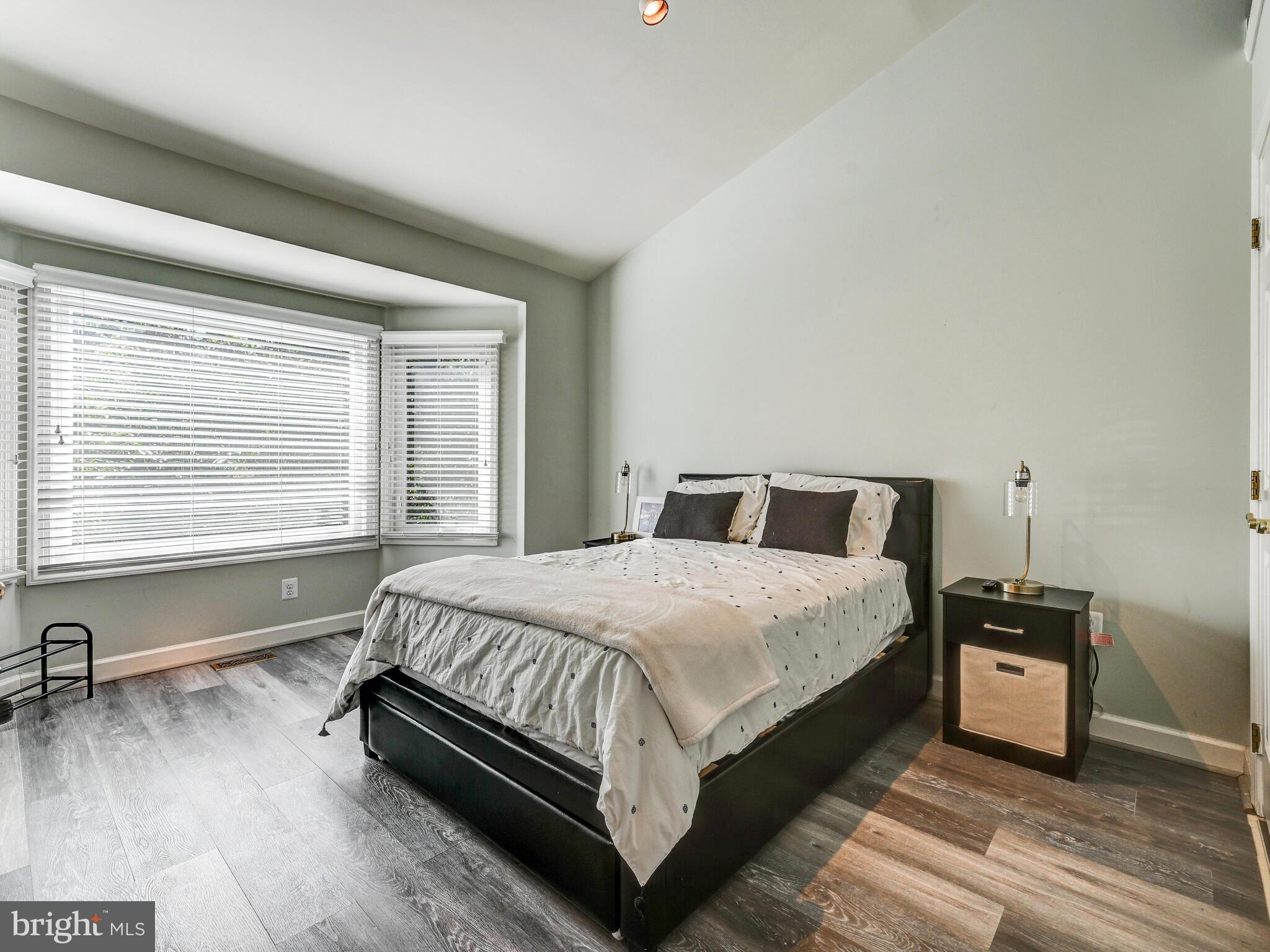 SUMMIT CHASE - Residential