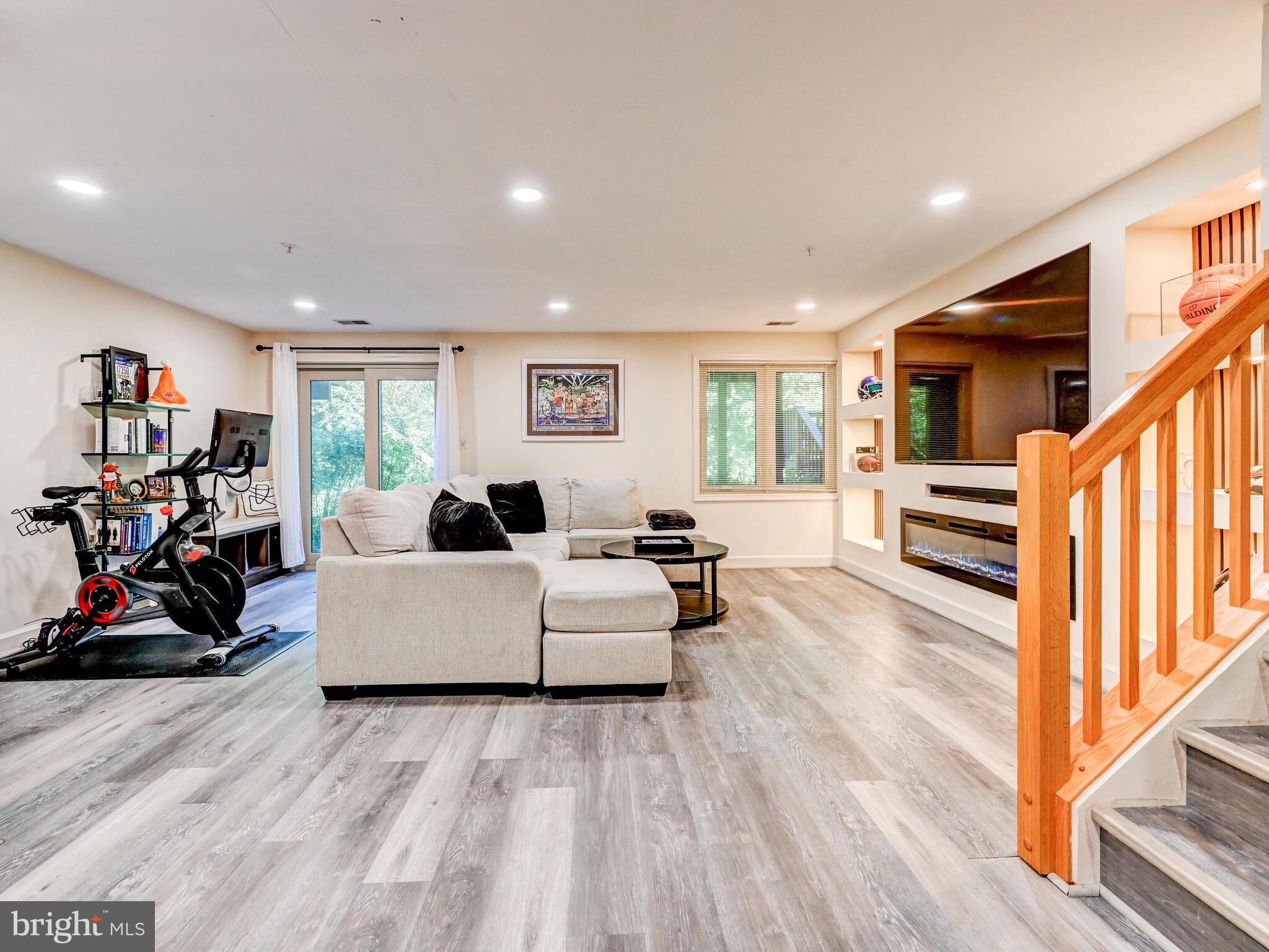 SUMMIT CHASE - Residential