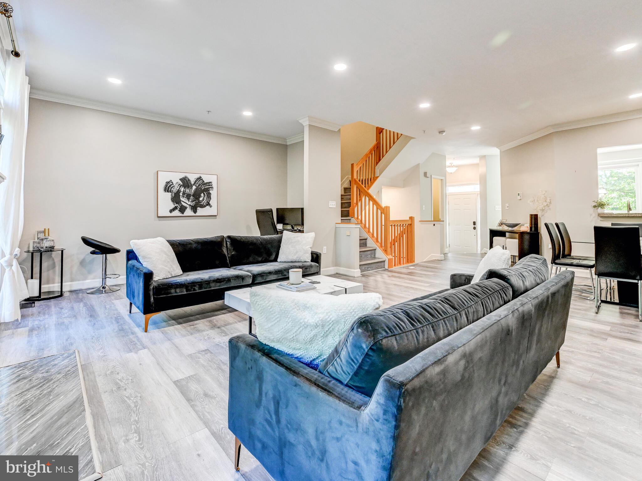 SUMMIT CHASE - Residential