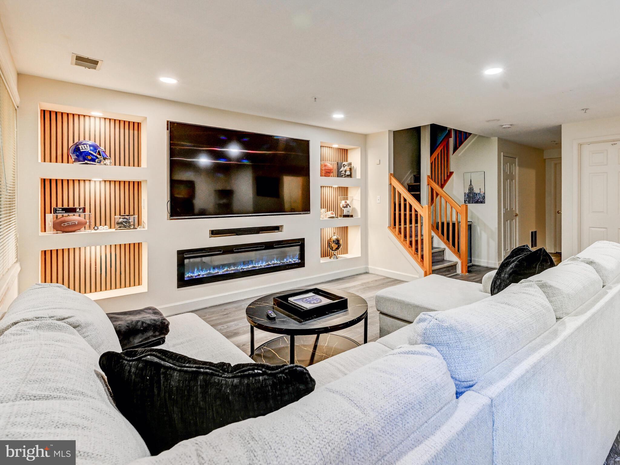 SUMMIT CHASE - Residential