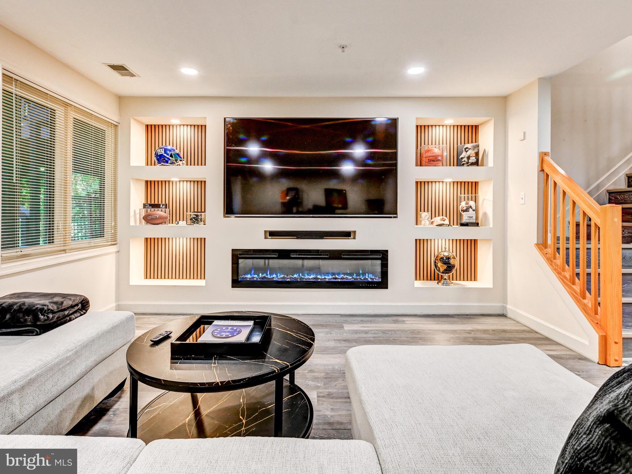 SUMMIT CHASE - Residential