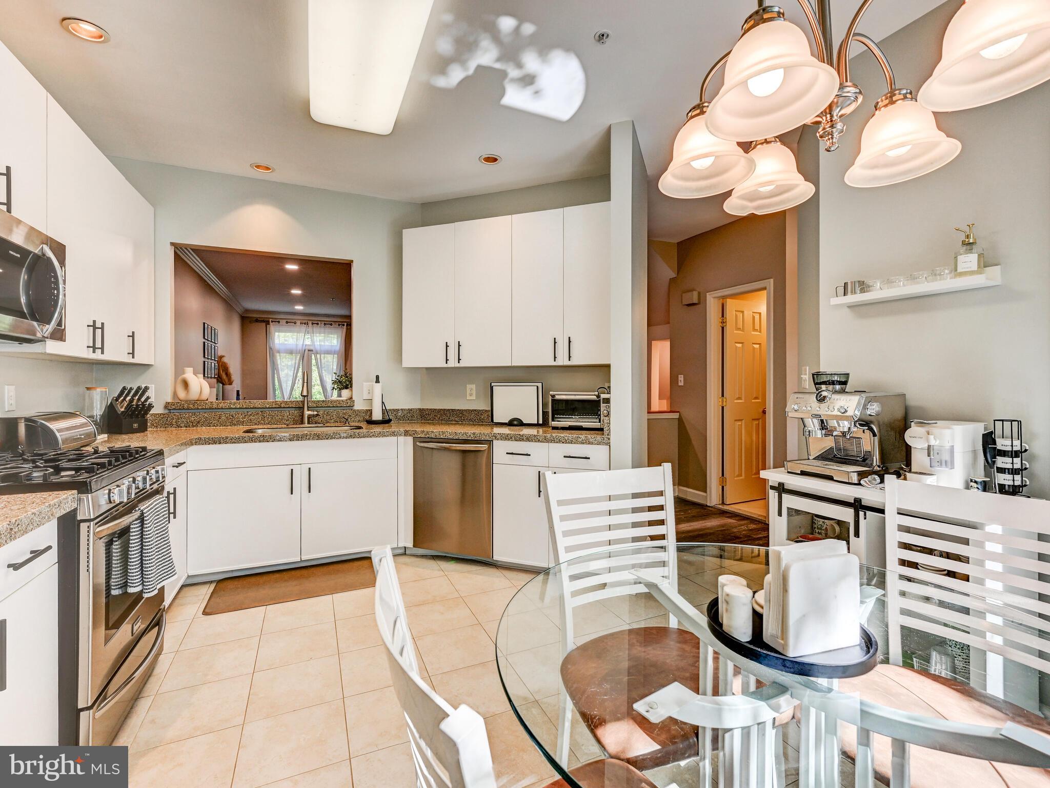 SUMMIT CHASE - Residential