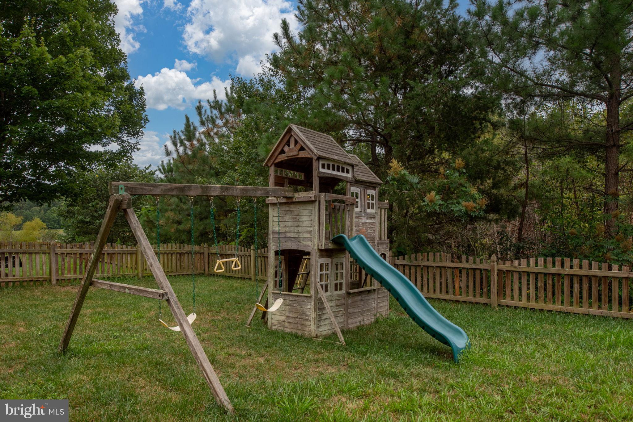 ESTATES AT LEE'S PARKE - Residential