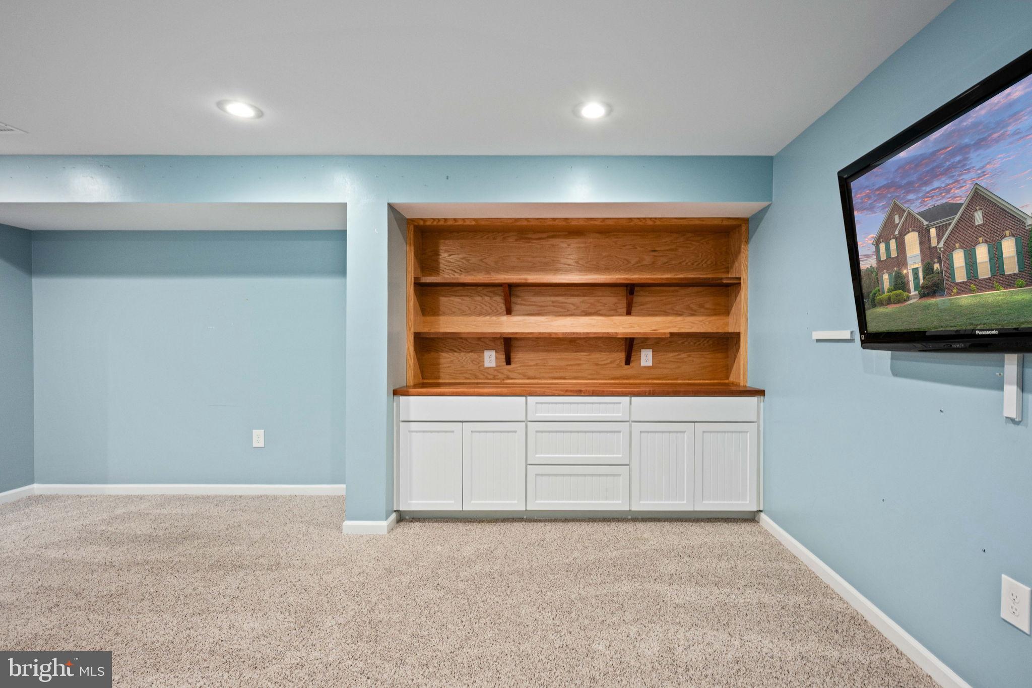 ESTATES AT LEE'S PARKE - Residential