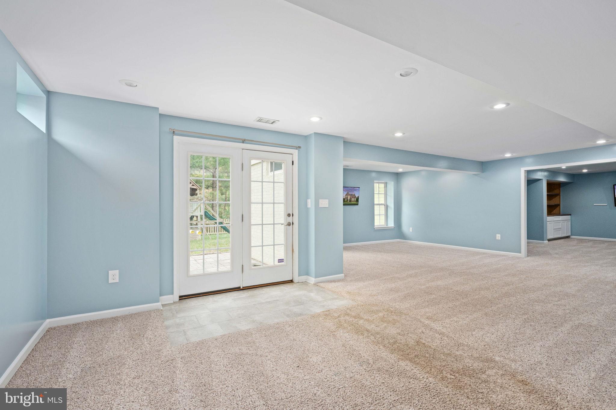 ESTATES AT LEE'S PARKE - Residential