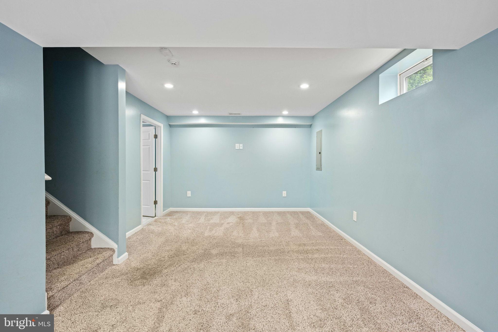 ESTATES AT LEE'S PARKE - Residential