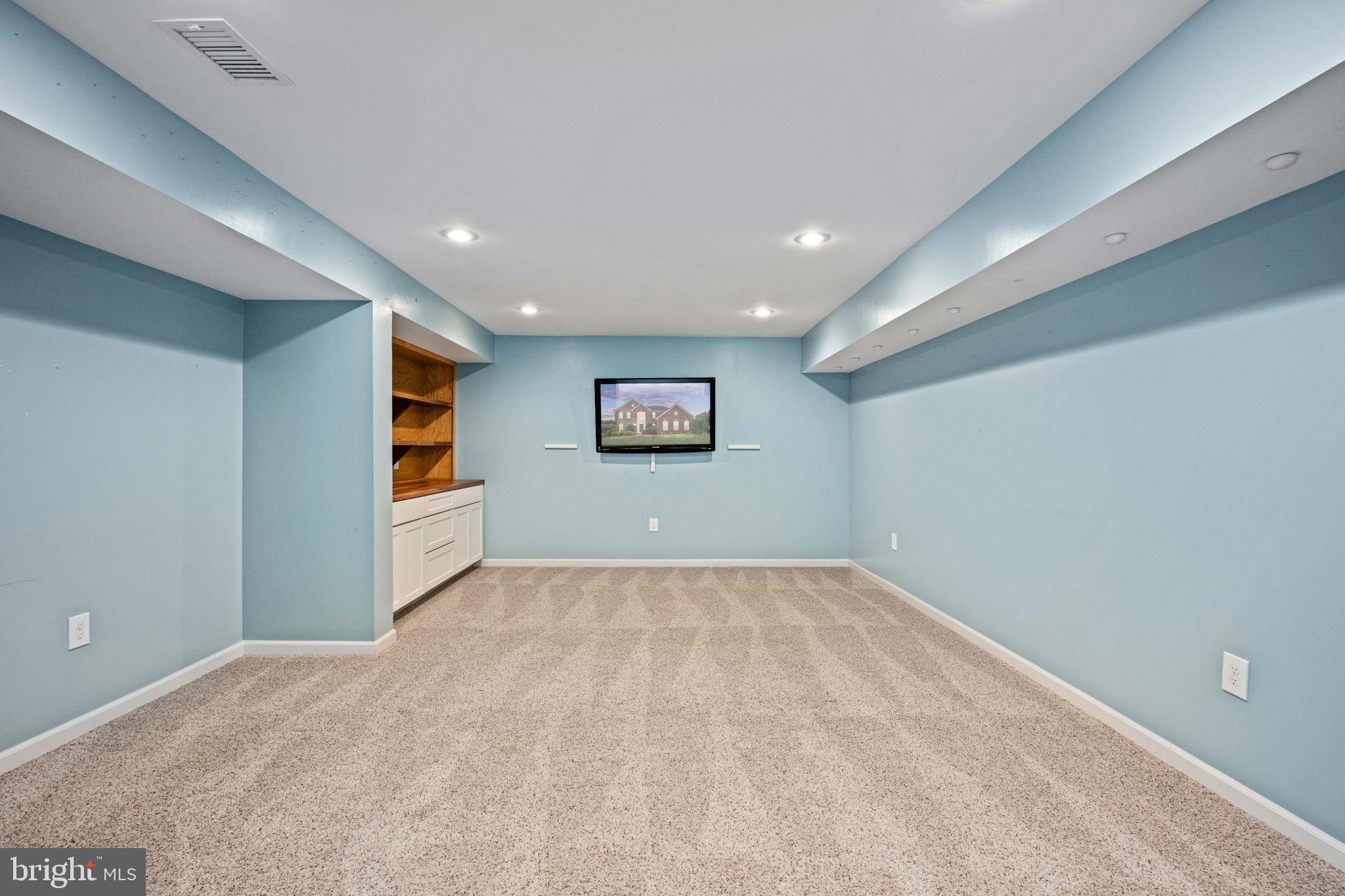 ESTATES AT LEE'S PARKE - Residential