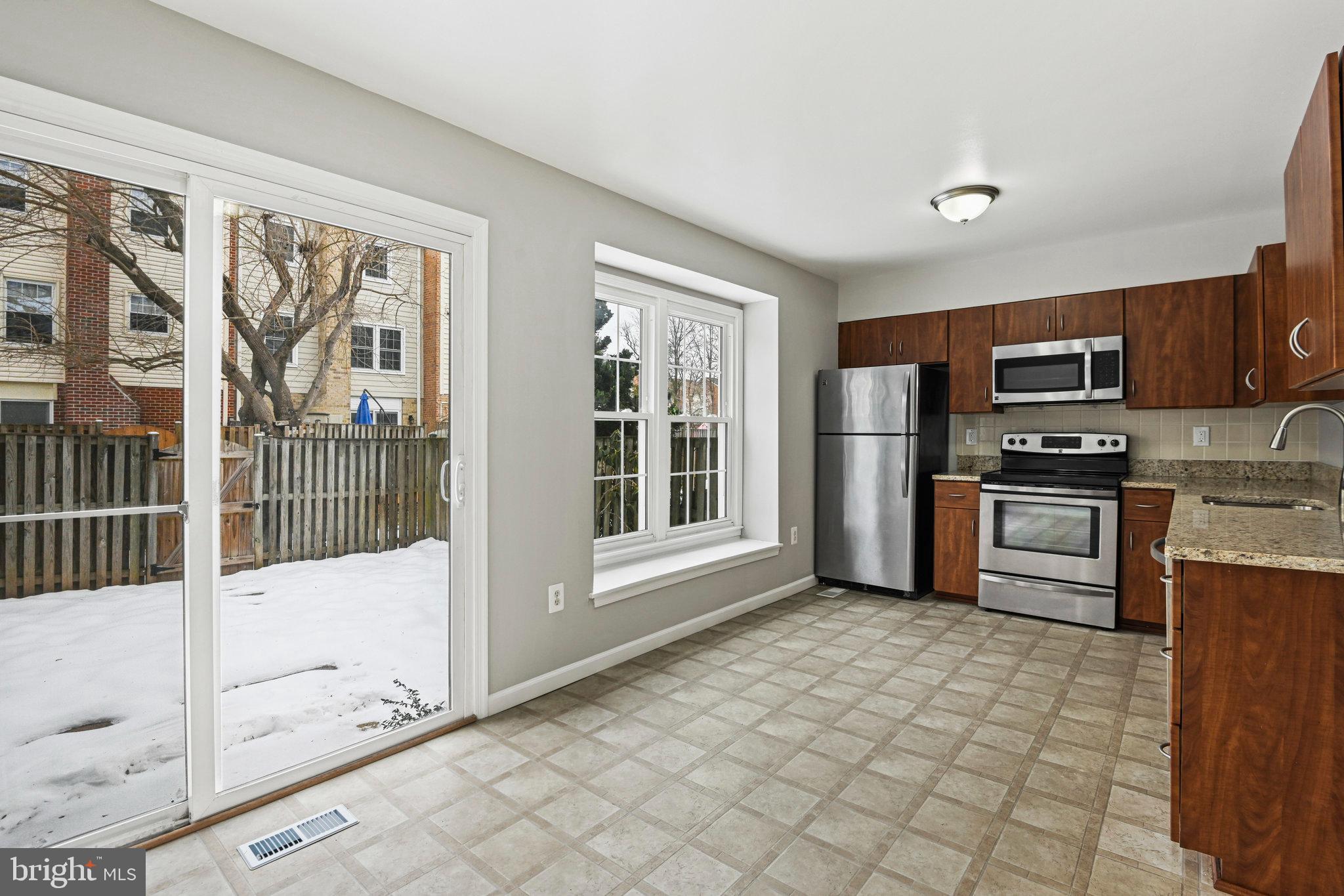 LAKEPOINTE - Residential