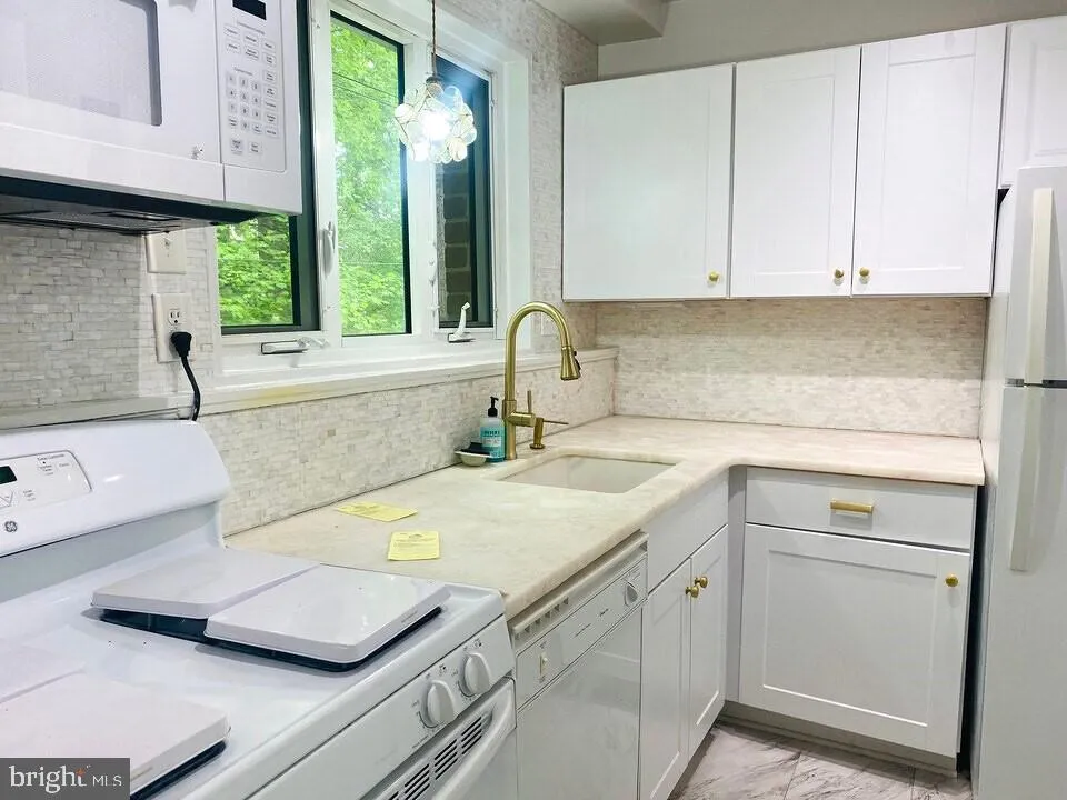 Bethesda, Maryland 20814, United States, 2 Bedrooms Bedrooms, ,1 BathroomBathrooms,Residential,Active,136480